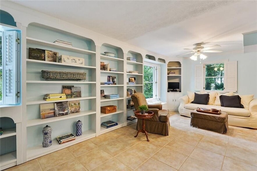 Building Photo - 130 Cains Cove Dr