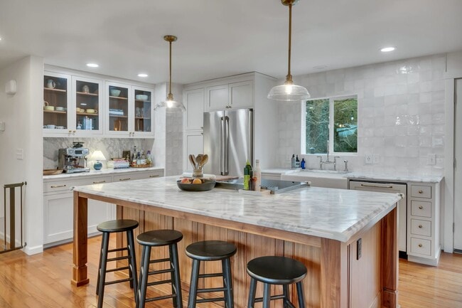 Building Photo - Renovated 5-Bedroom Home on Cul-de-Sac with Park Views & Stunning Outdoor Living