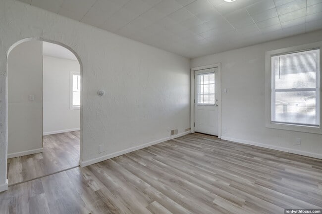 Building Photo - 322 Amsterdam Ct