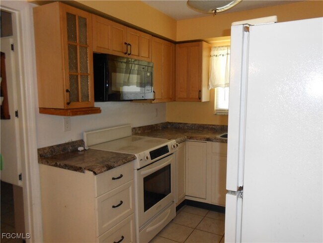 Building Photo - 1406 Alwynne Dr S