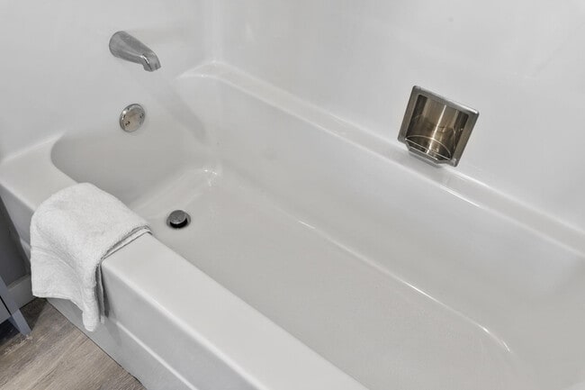 Building Photo - 95 Broadway-SI ID1240351P