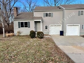 Building Photo - Beautiful Remodeled South KCMO Townhome-Available NOW!!