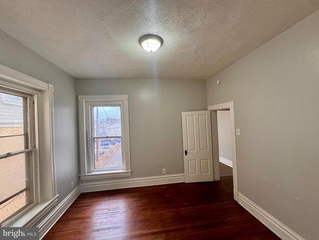 Building Photo - 110 W Main St