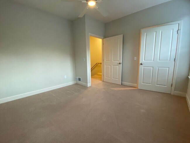 Building Photo - 251 Bayberry Cir