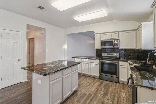 Building Photo - 4119 Chinkapin Oak