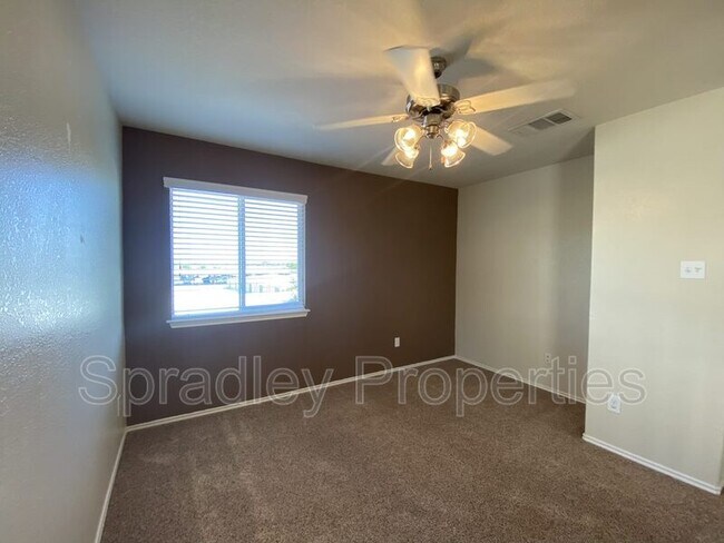 Building Photo - 903 Starlight Dr
