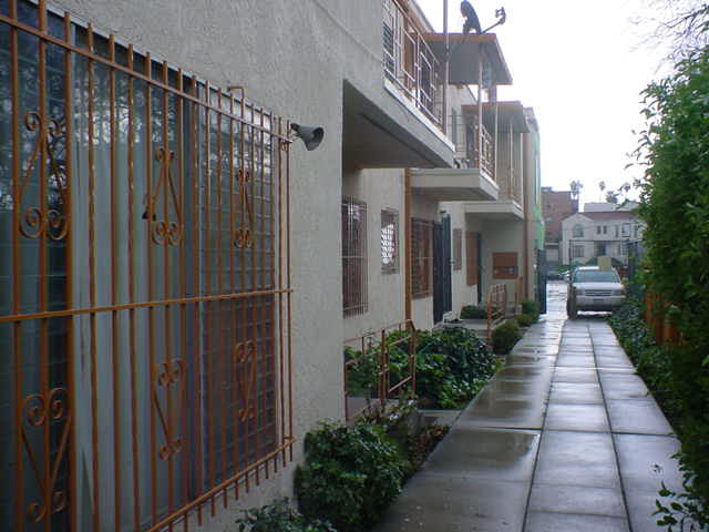 3rd Bldg Photo - 213 N Alexandria Ave