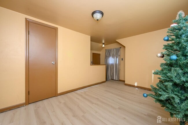 Building Photo - 1 Ovington Ave