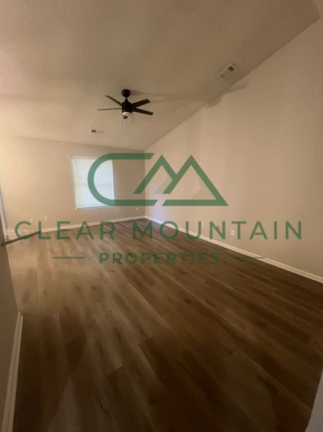 Building Photo - Modern Updates! 3 Bed/2 bath Single Family Home!