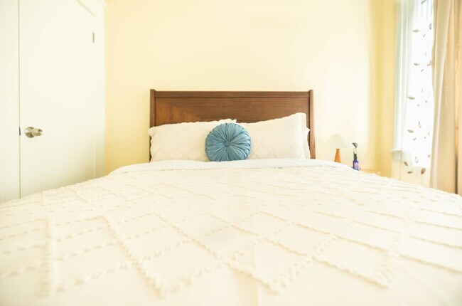 Building Photo - 1107 Broadway-SI ID1309749P