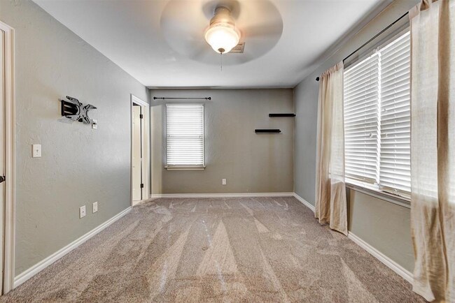 Building Photo - 6000 N Tulsa Ave
