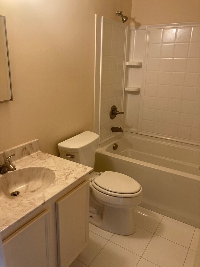 Building Photo - 9640 Greenmeadow Cir