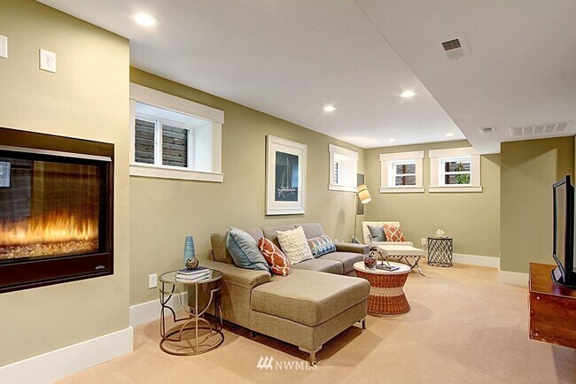 Building Photo - Spacious 5BR 3.5BA Home in Ravenna – Garage, Fenced Yard, A/C