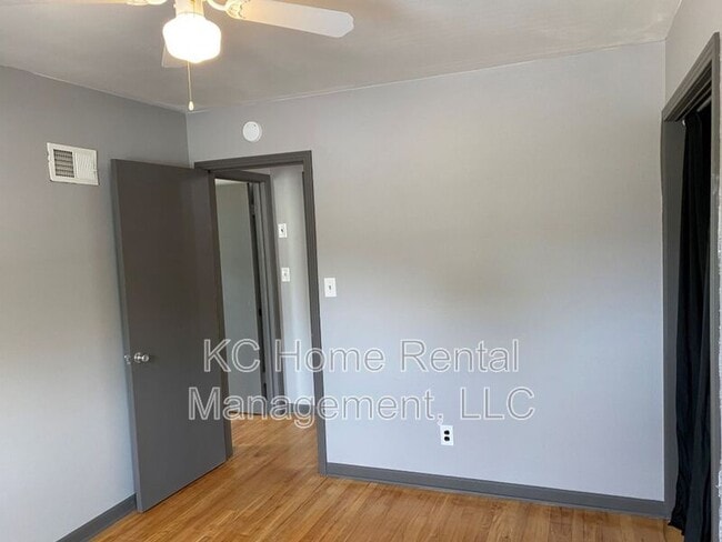 Building Photo - 1519 NE Englewood Rd