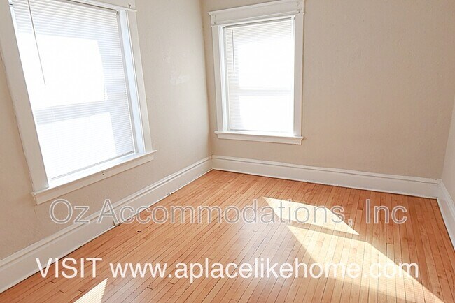 Building Photo - 3807 Washington St