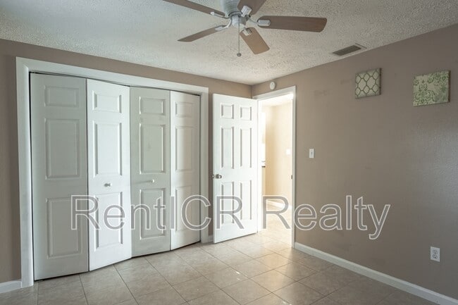 Building Photo - 4202 Las Vegas Dr