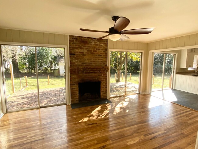 Building Photo - Mid-century ranch on half acre lot in beau...