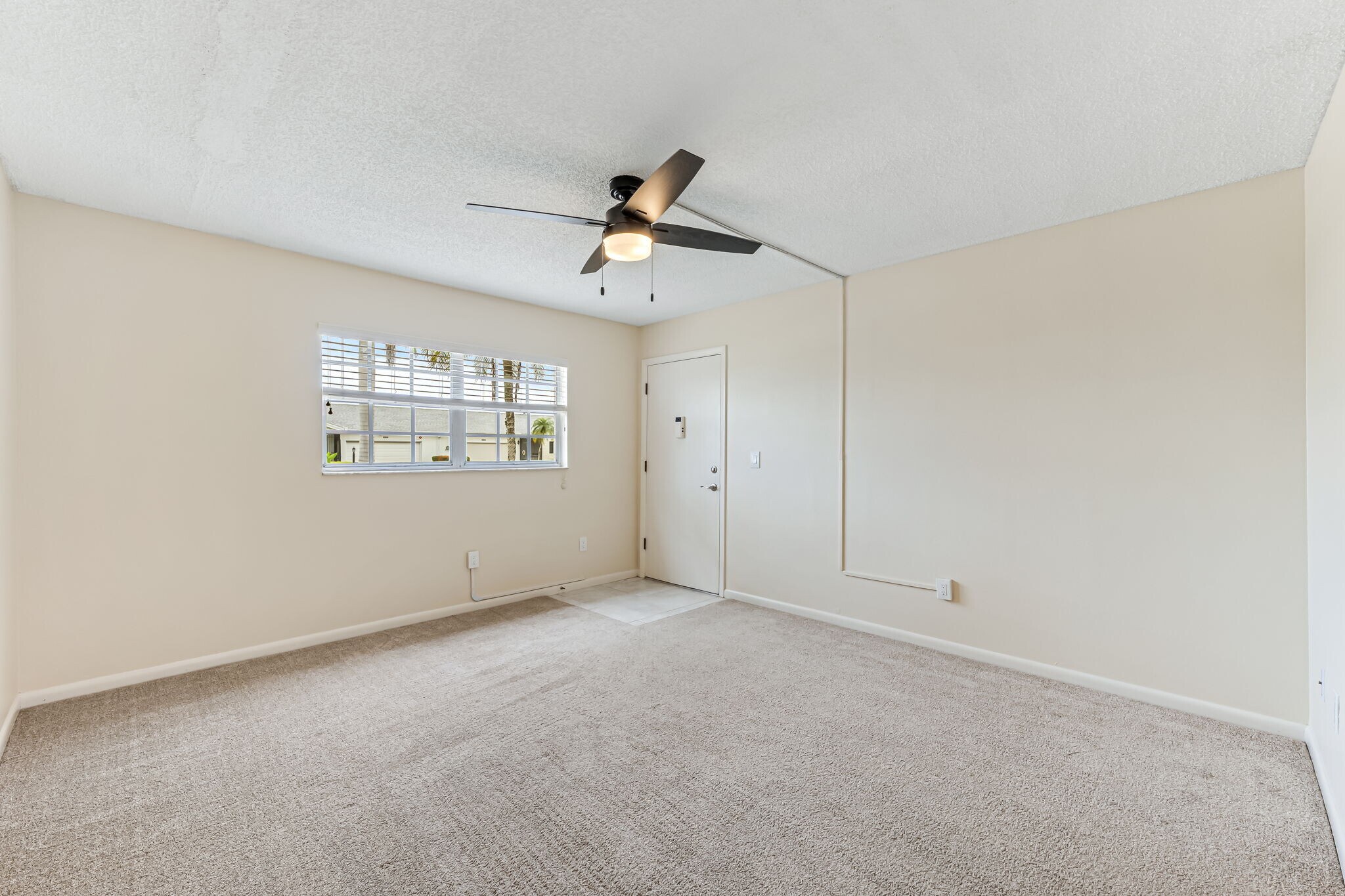 Building Photo - 1518 Edgewater Cir