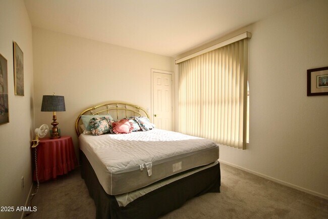 Building Photo - 6973 S Oakmont Dr