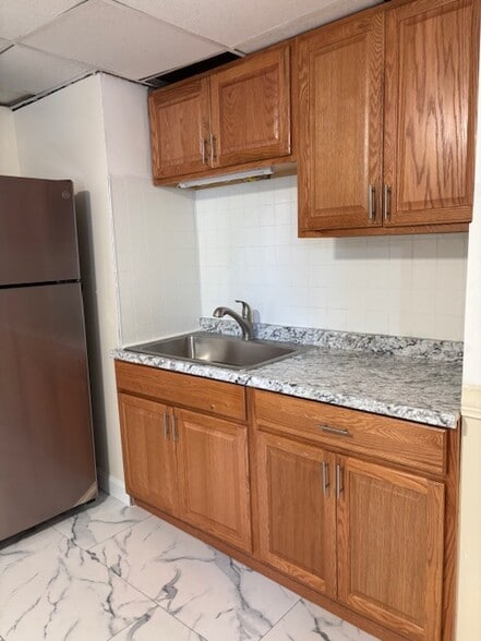 Building Photo - 338 Highland St