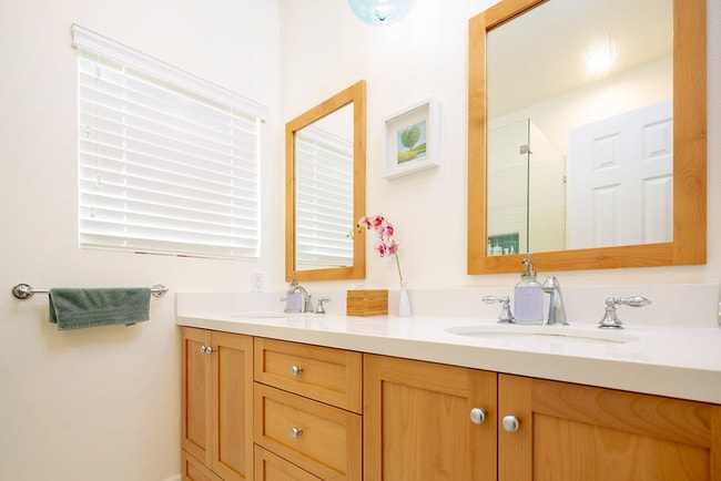 Building Photo - 1049 16th St