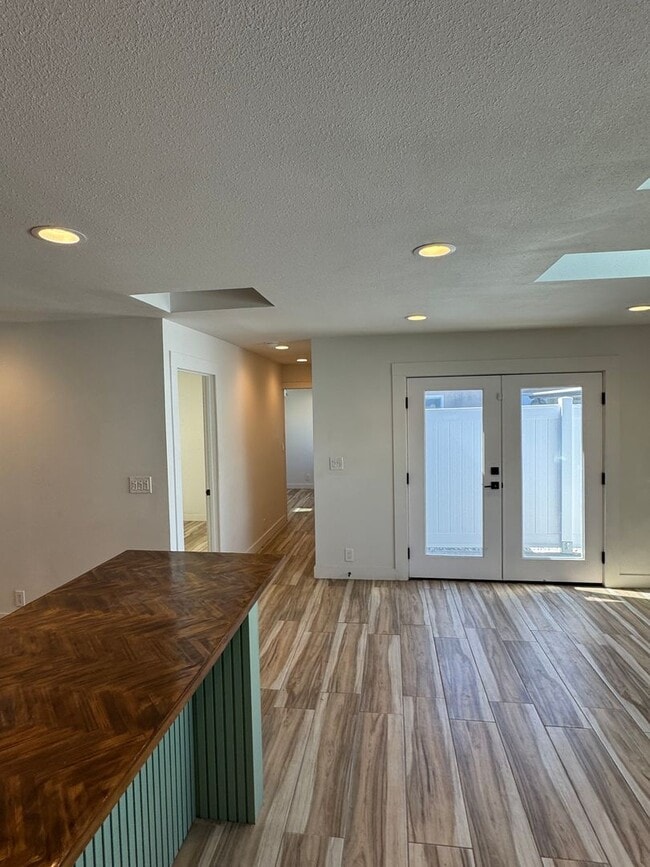Building Photo - Cozy Carson Back House with Skylights & Washer/Dryer