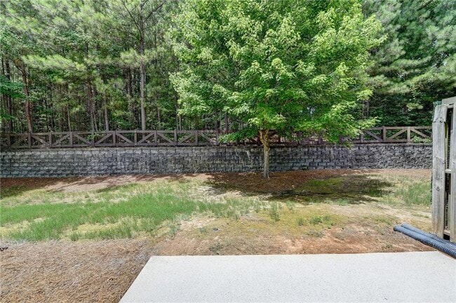Building Photo - 2152 Greencrest Cir