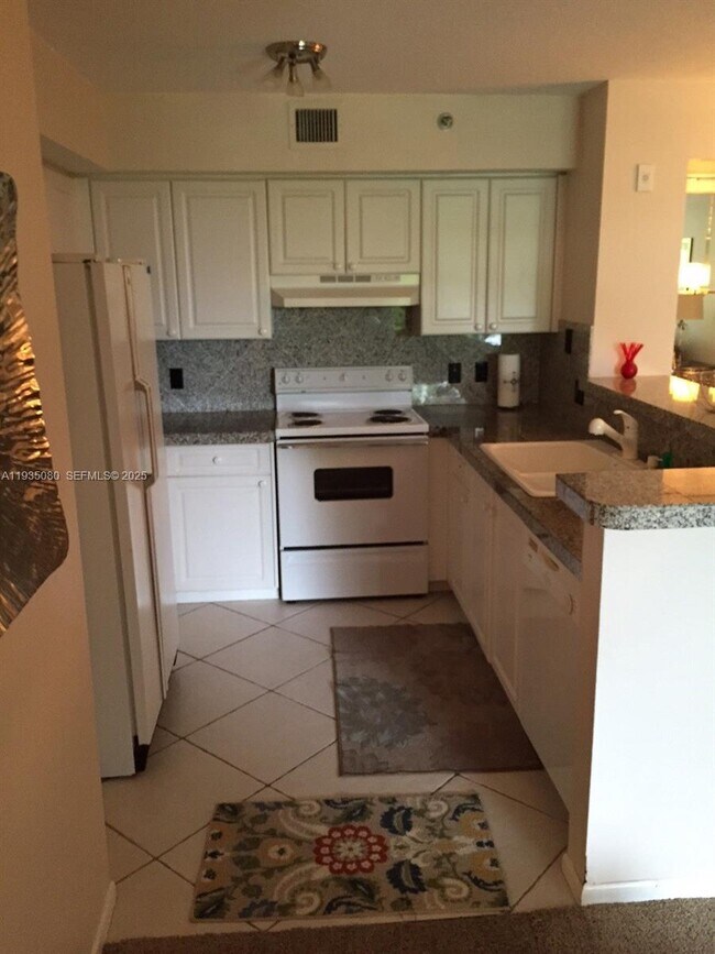 Building Photo - 19555 E Country Club Dr