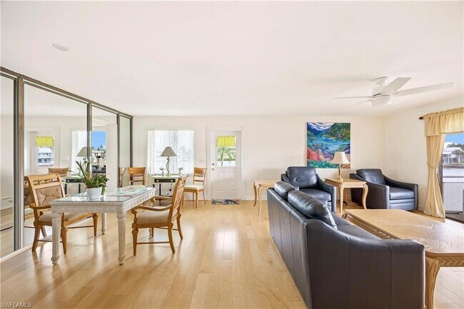 Building Photo - 330 Kon Tiki Dr