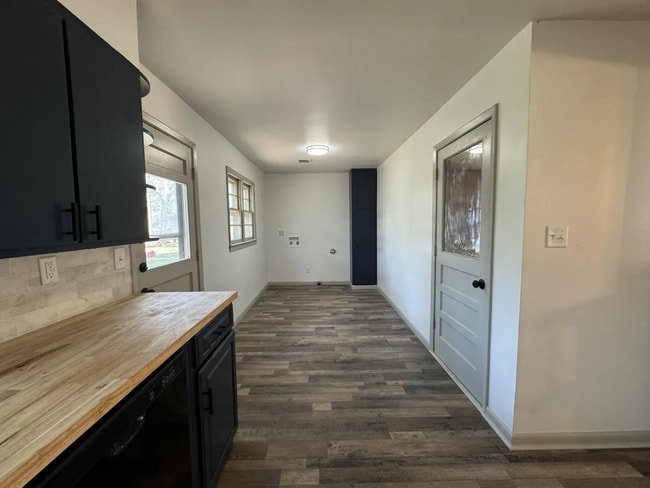 Building Photo - 1231 Shelden St