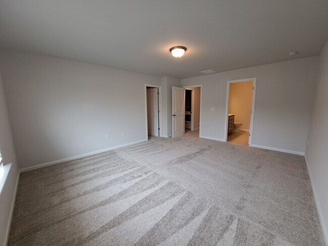 Building Photo - Charming 3 beds 2.5 baths in Fuquay Varina!