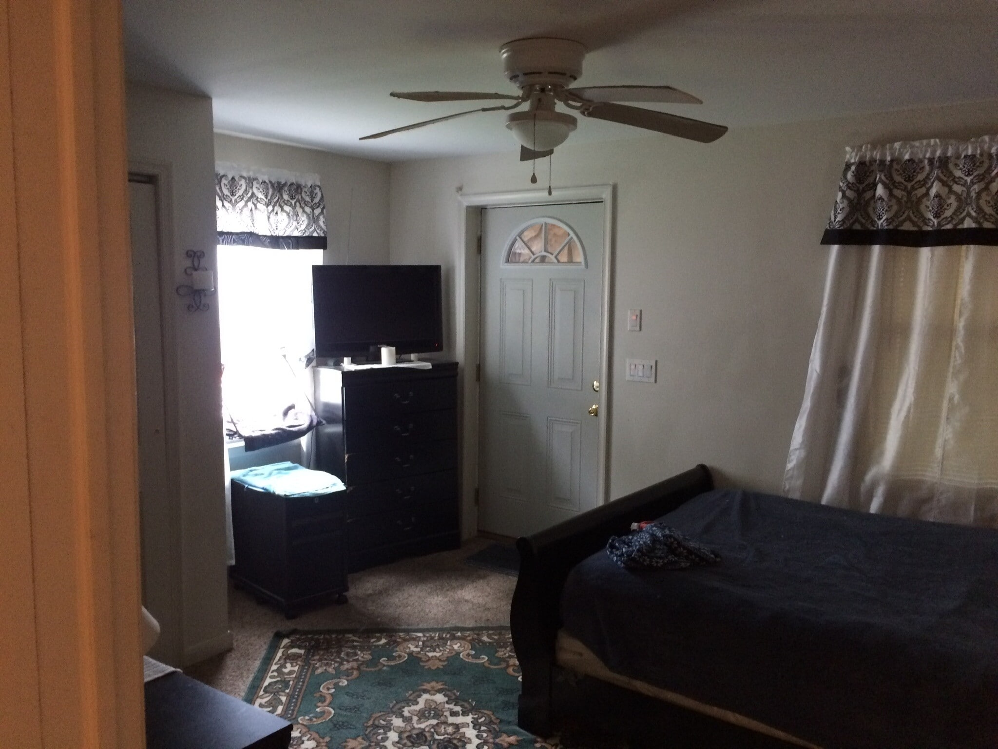 Bedroom - 326 N Vine St