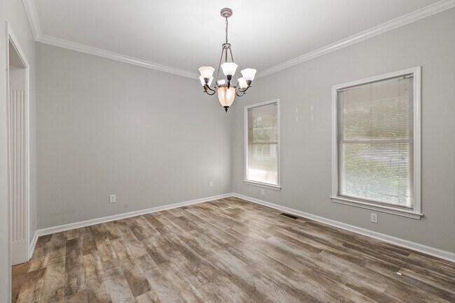 Building Photo - 377 Church St