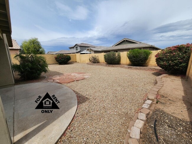 Building Photo - 15116 W Fillmore St