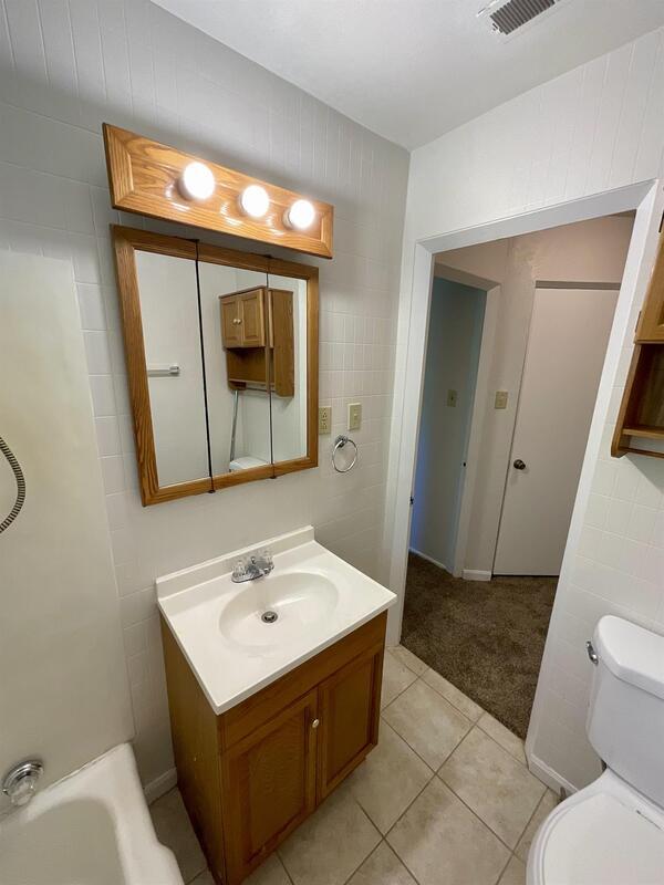 Building Photo - 1715 Menard Dr