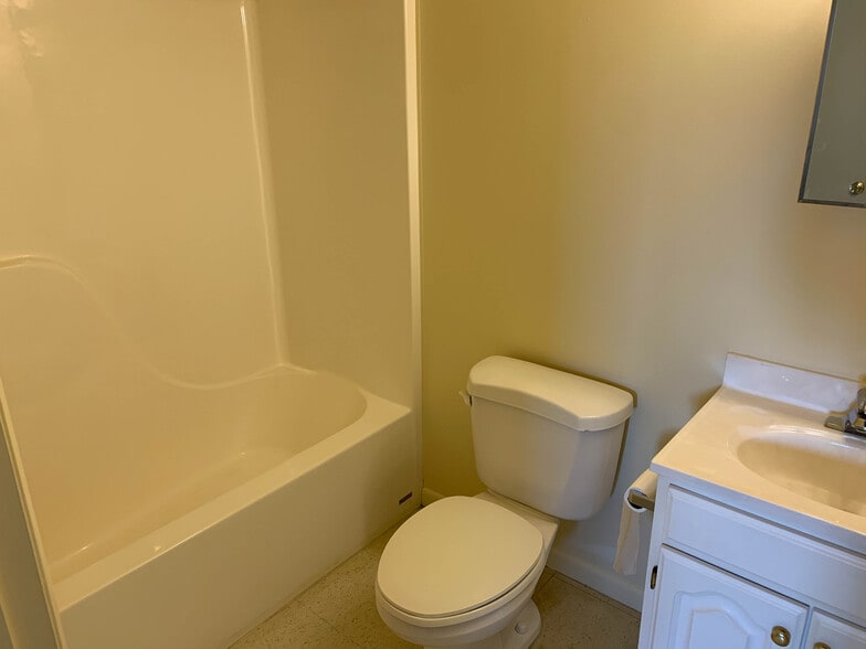 Building Photo - 2800 Houston St