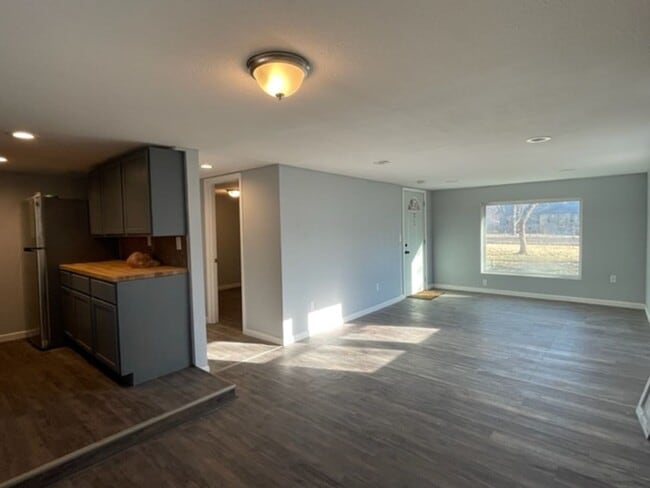 Building Photo - Great Location / Updated Home!