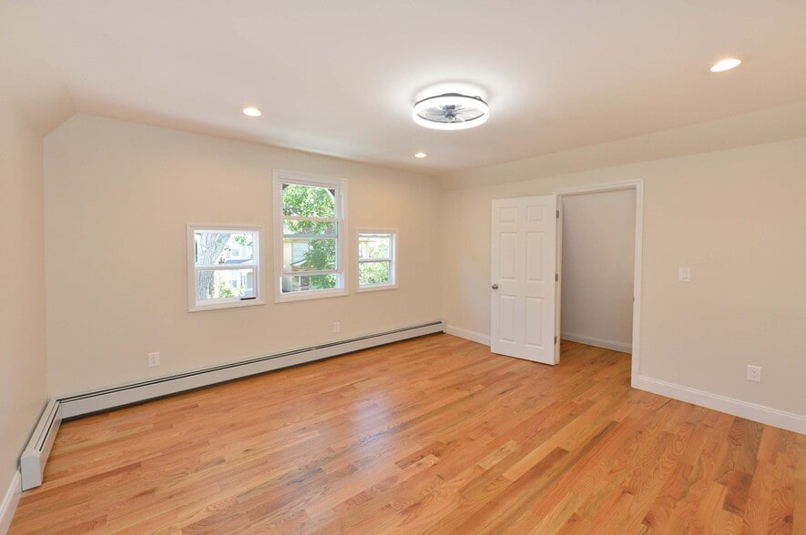 Building Photo - 309 Academy St
