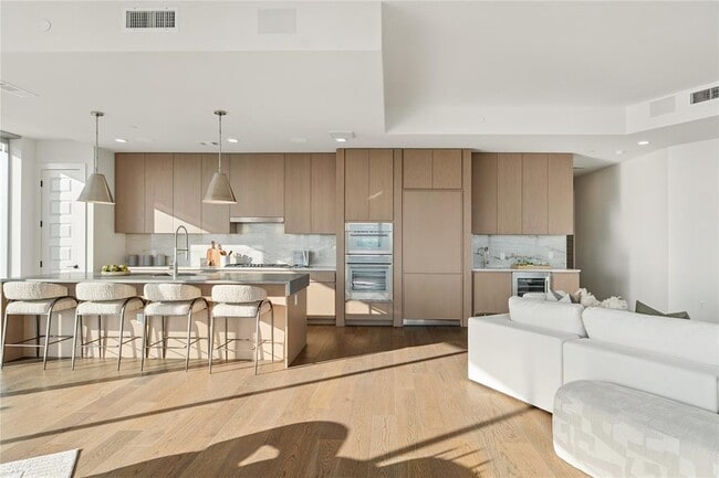 Building Photo - 600 Guadalupe St