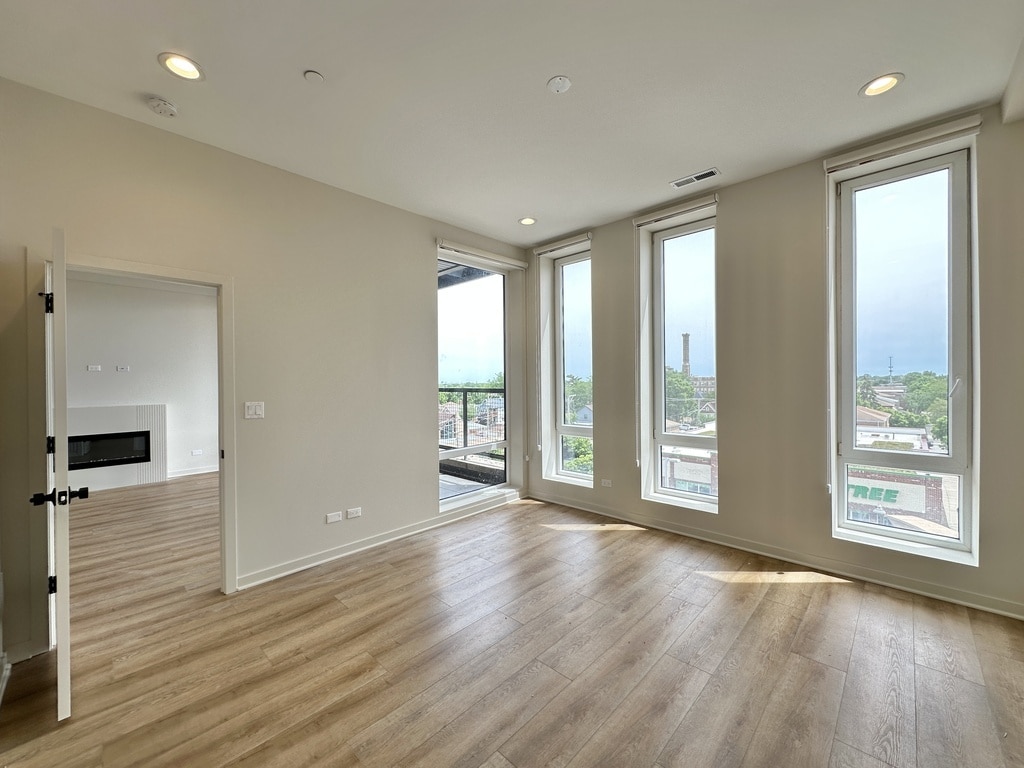 Building Photo - 3207 N Narragansett Ave
