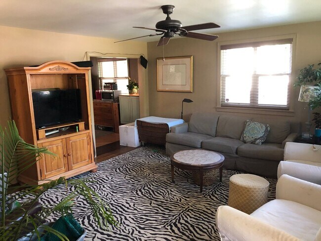 Building Photo - 1713 McHenry Ave