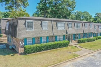 Building Photo - Luxe at Raleigh