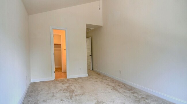 Building Photo - CHICKS BEACH CONDO FOR RENT - VIRGINIA BEACH!