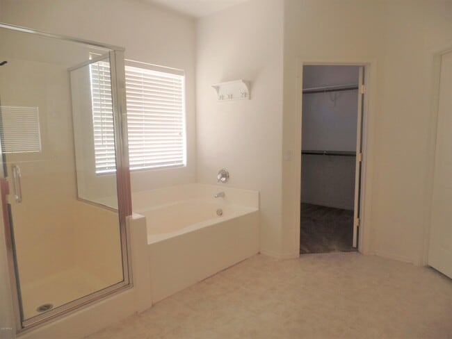 Building Photo - 1281 E Hampton Ln
