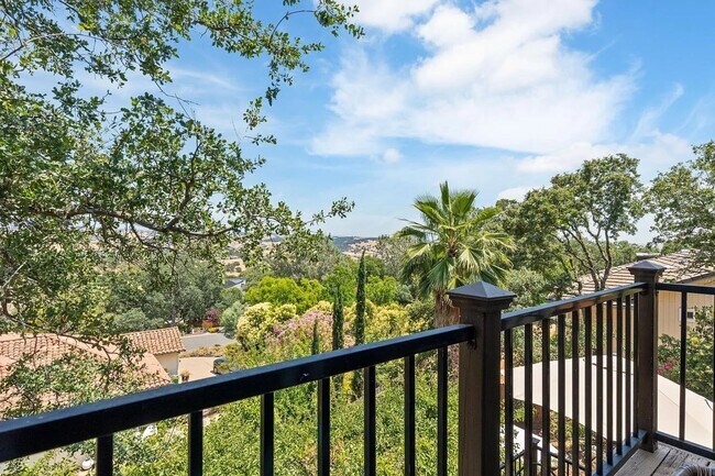 Building Photo - Luxury 5 Bedroom Home with Panoramic Views...