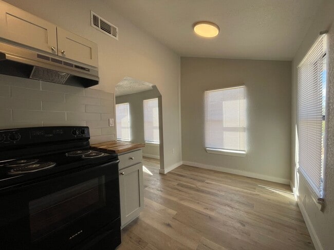 Building Photo - Built-Strong Big?Spring Residence – Durability Meets All-Season Comfort