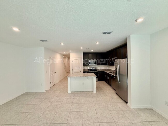 Building Photo - 1622 Fan Palm Dr