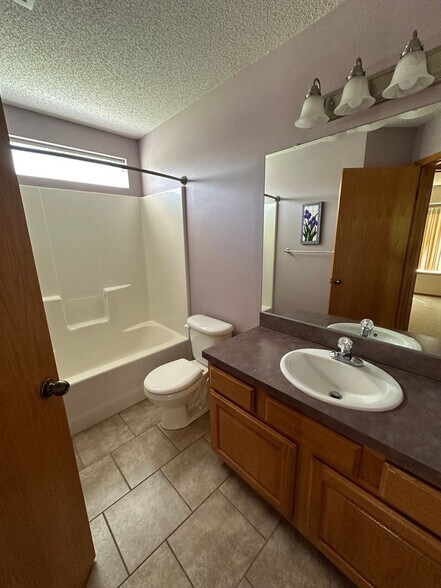 Building Photo - 200 Sienna Dr
