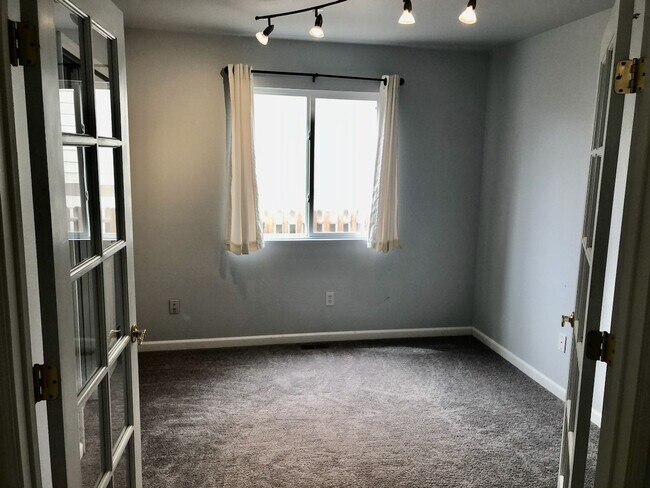 Building Photo - Charming Ranch Home with Office, A/C & Fen...