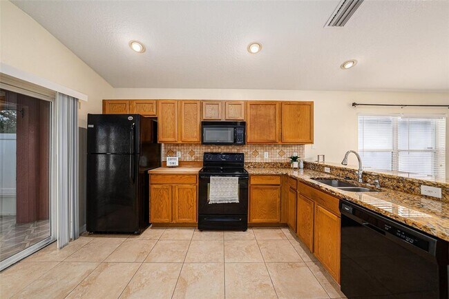 Building Photo - 7924 Carriage Pointe Dr